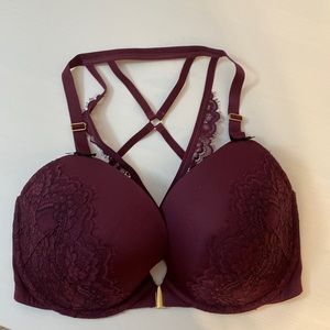 Front closure lane Bryant bra with lace strap detail on back